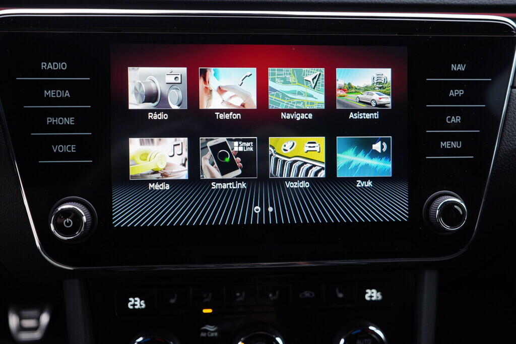 OV190V09618_32.webp_SUPERB SportLine 2.0 TDI 110 kW manuál, DPH