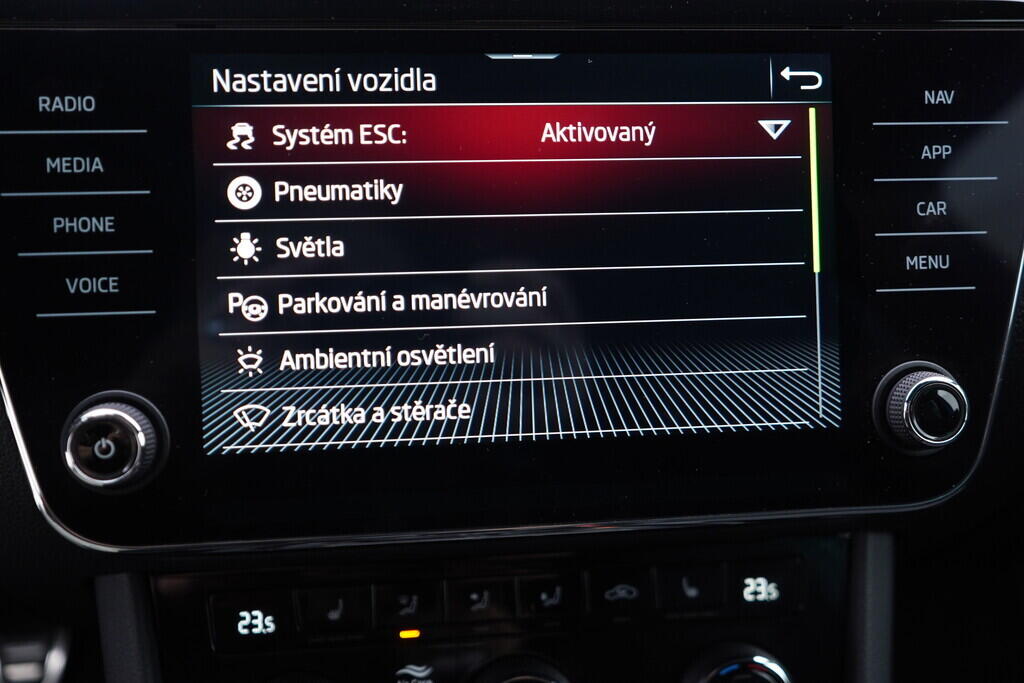 OV190V09618_36.webp_SUPERB SportLine 2.0 TDI 110 kW manuál, DPH