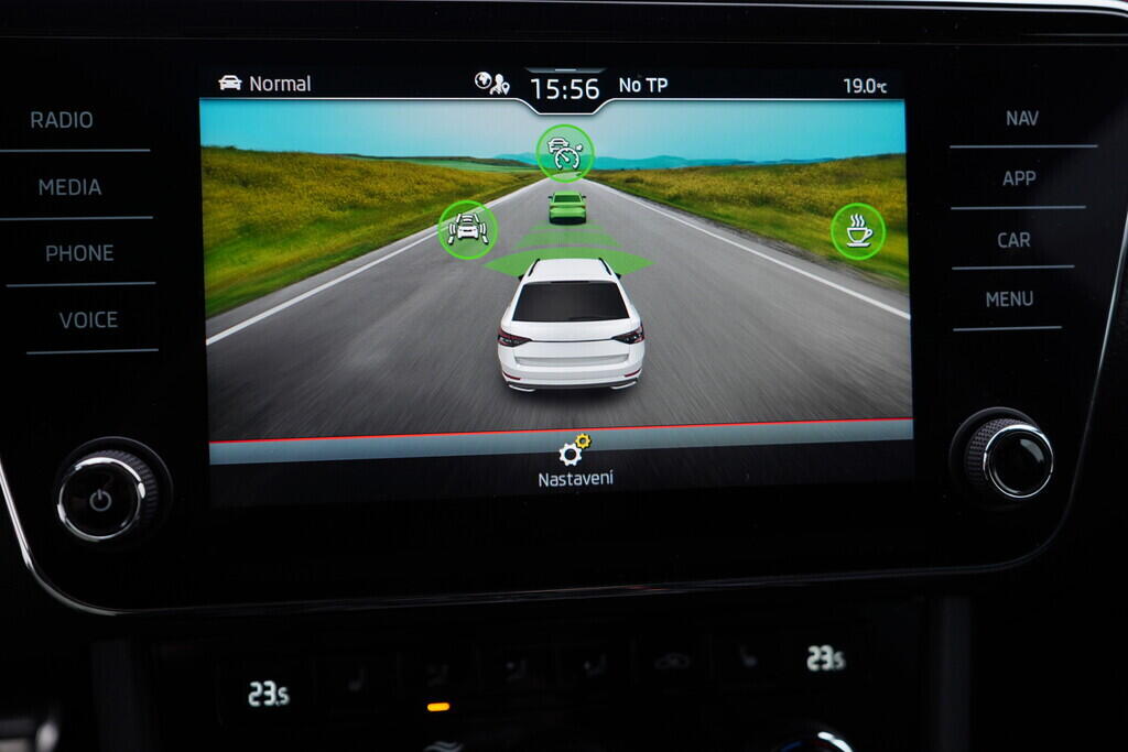 OV190V09618_37.webp_SUPERB SportLine 2.0 TDI 110 kW manuál, DPH