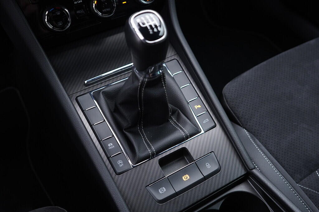 OV190V09618_39.webp_SUPERB SportLine 2.0 TDI 110 kW manuál, DPH