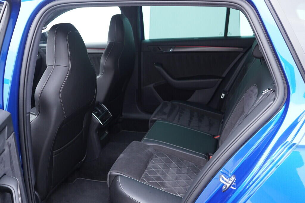 OV190V09618_40.webp_SUPERB SportLine 2.0 TDI 110 kW manuál, DPH