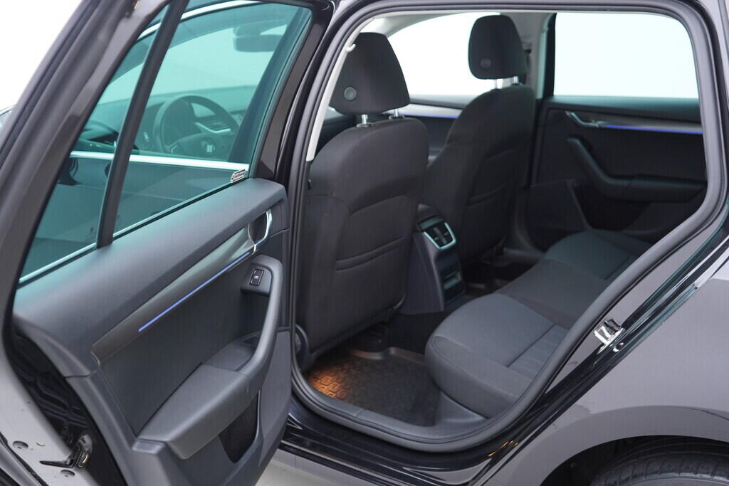 OV190V09619_36.webp_OCTAVIA Style Plus 2.0 TDI 110 kW automat, DPH