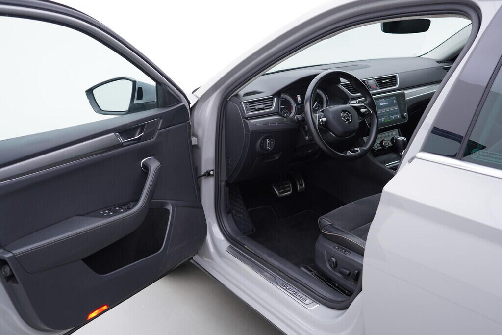 OV190V09621_18.webp_SUPERB Scout 2.0 TDI 147 kW automat, DPH
