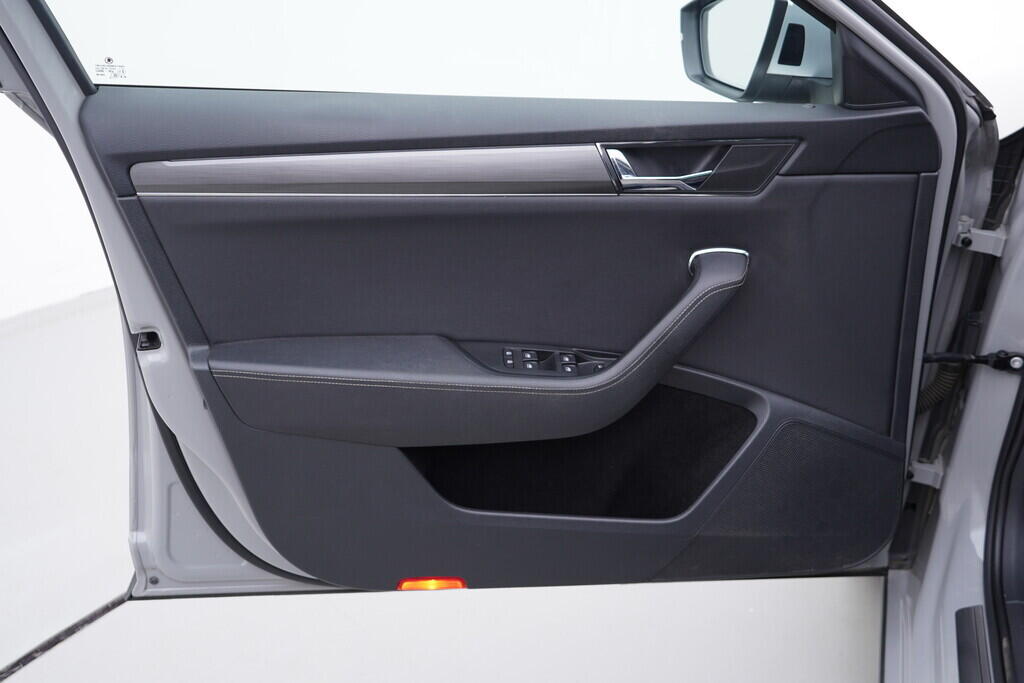 OV190V09621_19.webp_SUPERB Scout 2.0 TDI 147 kW automat, DPH