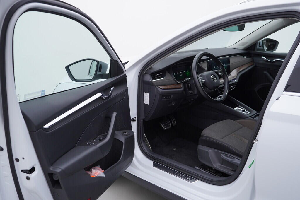 OV190V09628_18.webp_OCTAVIA Scout 2.0 TDI 110 kW automat, DPH