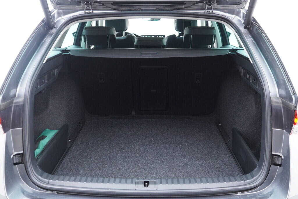 OV190V09632_41.webp_OCTAVIA Top Selection 2.0 TDI 110 kW automat, DPH