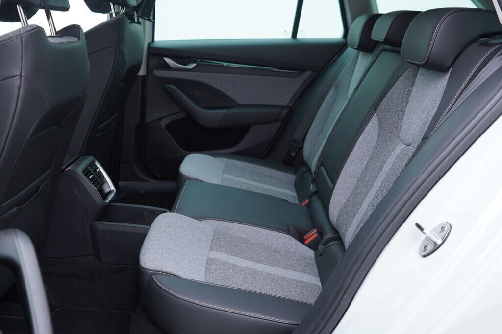 OV190V09634_38.webp_OCTAVIA Top Selection 2.0 TDI 110 kW automat, DPH