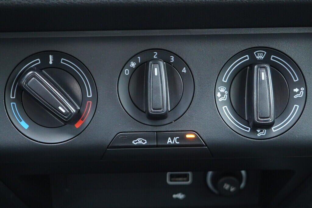 OV190V09636_30.webp_FABIA Ambition 1.0 TSI 70 kW manuál, DPH