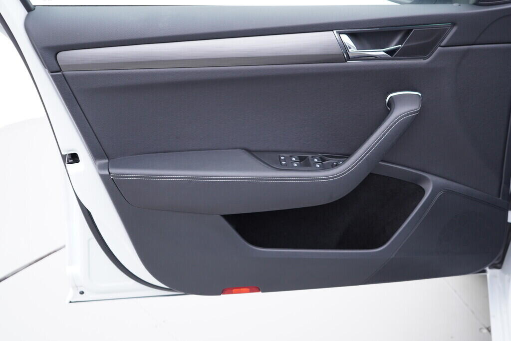 OV190V09637_19.webp_SUPERB Style 2.0 TDI 110 kW automat, DPH