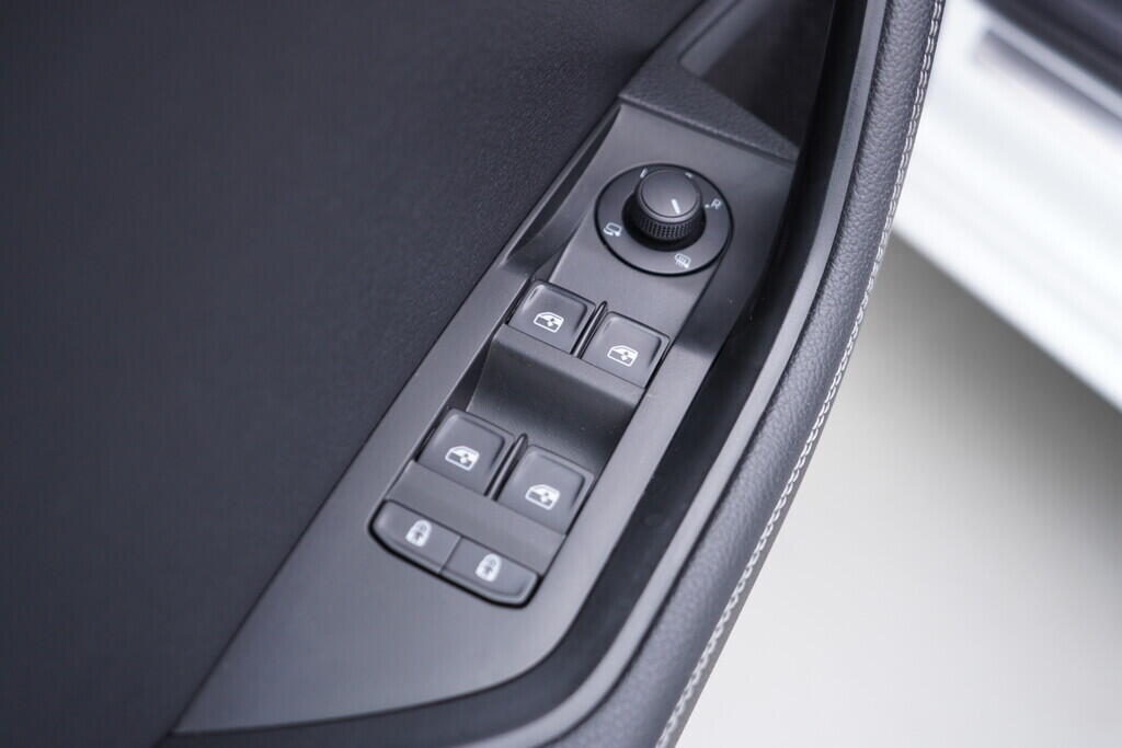 OV190V09637_20.webp_SUPERB Style 2.0 TDI 110 kW automat, DPH