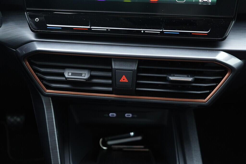 OV190V09642_32.webp_FORMENTOR  1.5  110 kW manuál, DPH