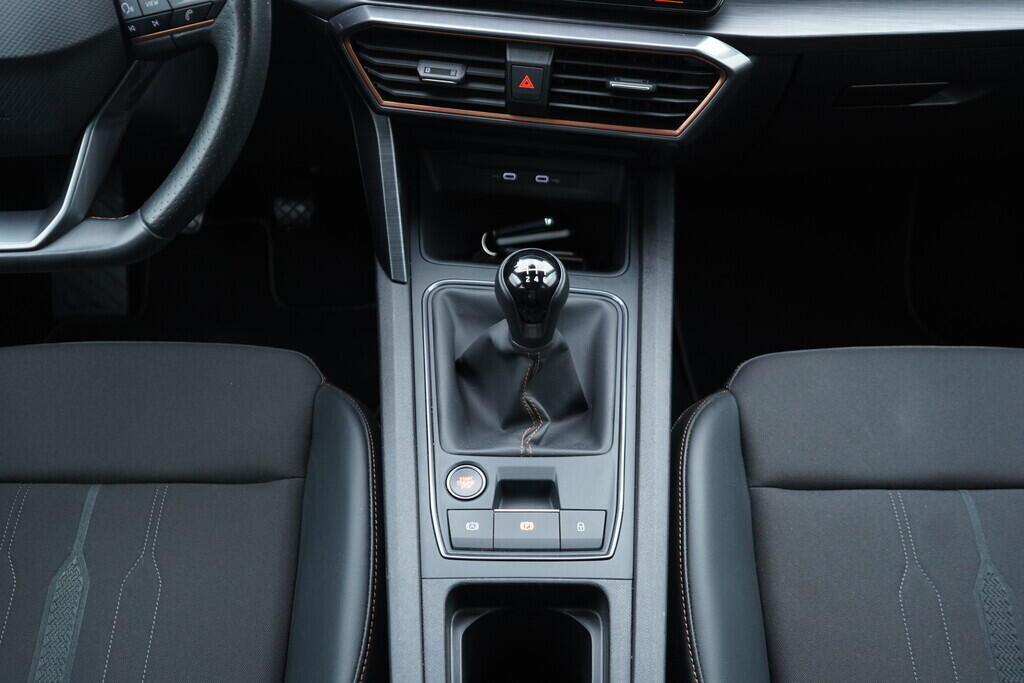 OV190V09642_33.webp_FORMENTOR  1.5  110 kW manuál, DPH