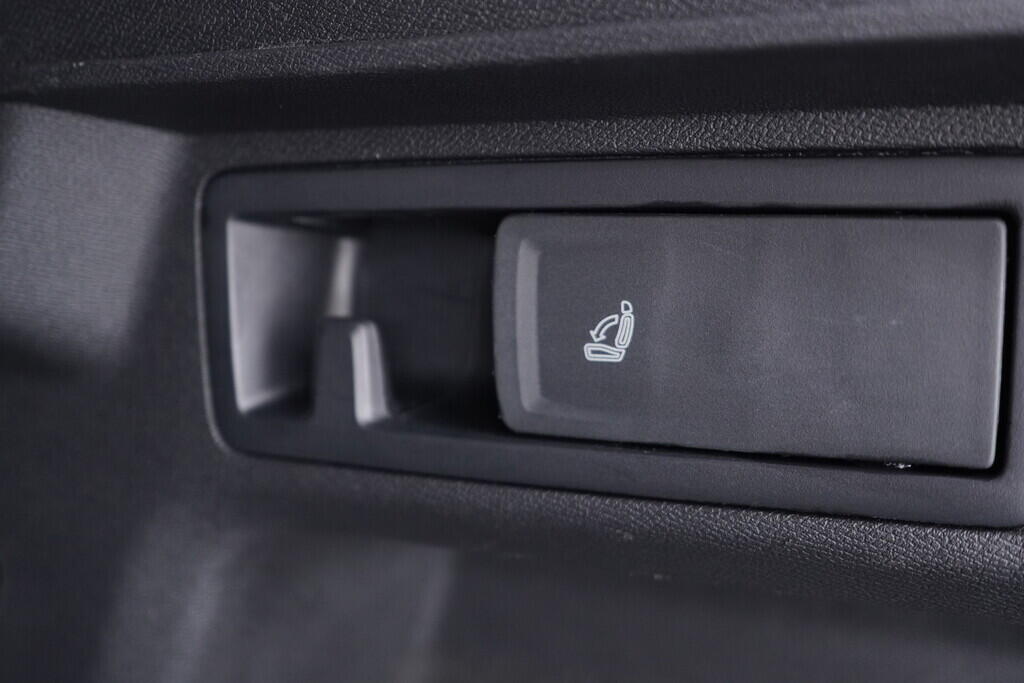 OV190V09642_38.webp_FORMENTOR  1.5  110 kW manuál, DPH