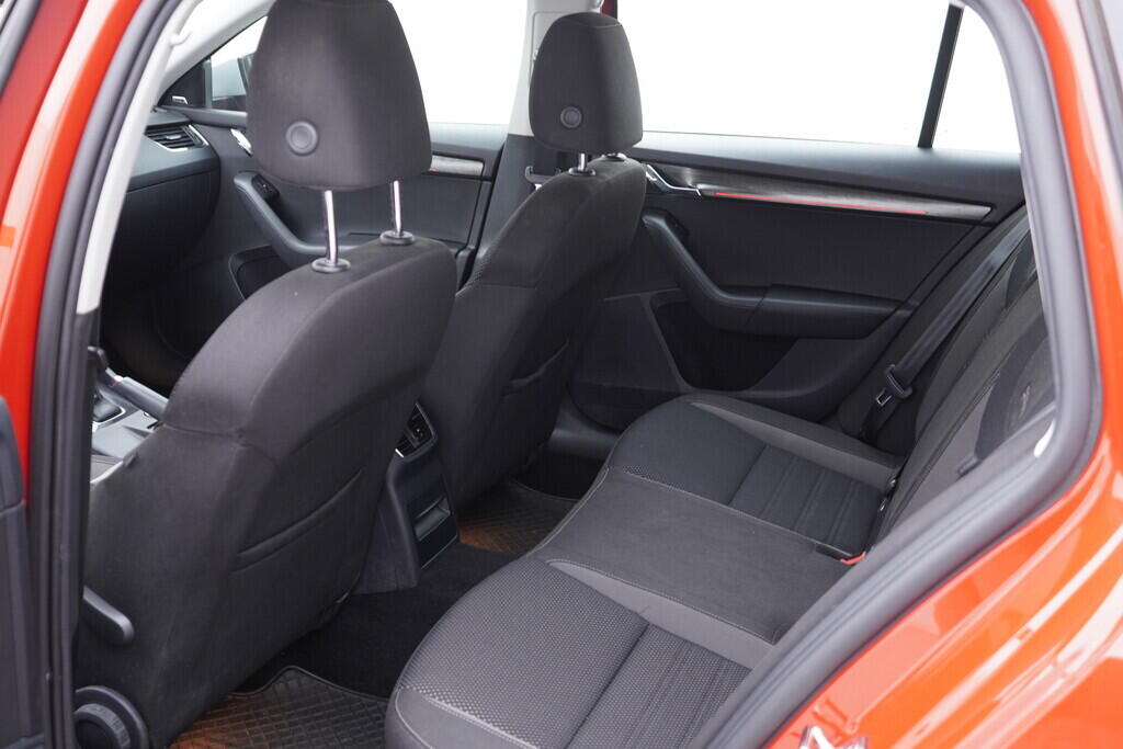 OV190V09654_38.webp_OCTAVIA Scout 2.0 TSI 140 kW automat, DPH