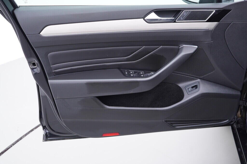 OV190V09655_19.webp_PASSAT VARIANT Elegance 2.0 TDI 110 kW automat, DPH