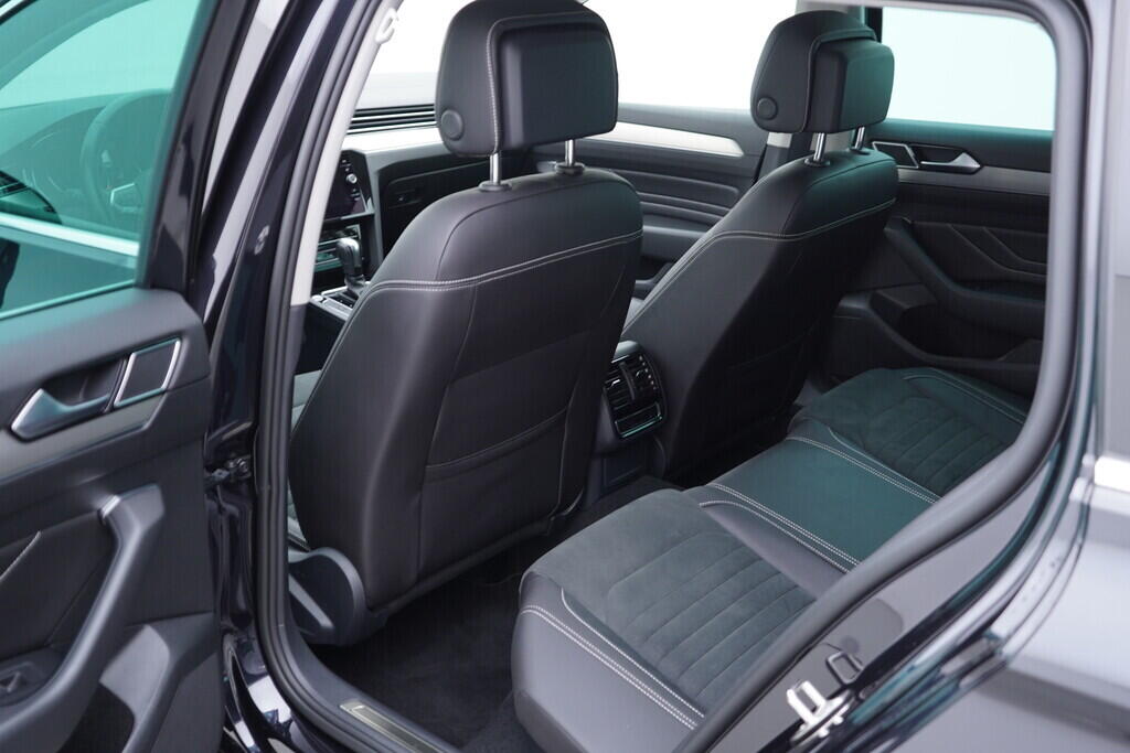 OV190V09655_35.webp_PASSAT VARIANT Elegance 2.0 TDI 110 kW automat, DPH