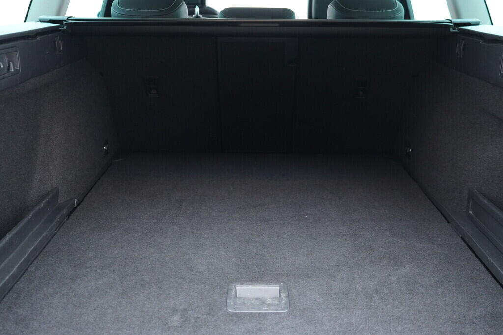 OV190V09655_38.webp_PASSAT VARIANT Elegance 2.0 TDI 110 kW automat, DPH