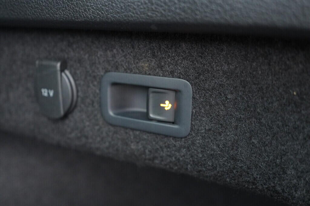 OV190V09655_39.webp_PASSAT VARIANT Elegance 2.0 TDI 110 kW automat, DPH