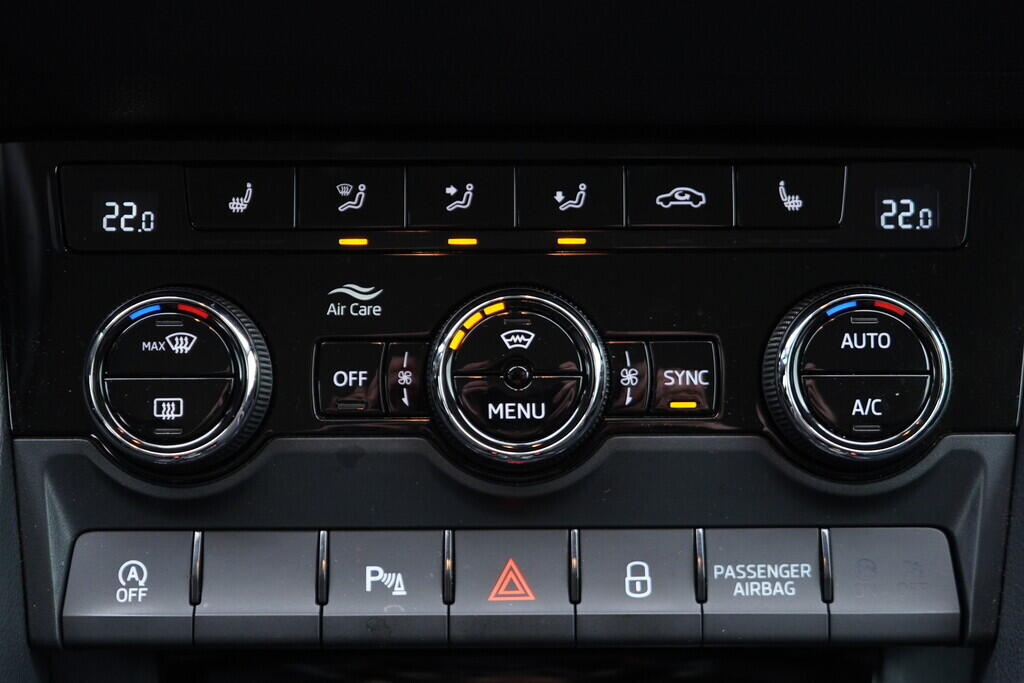 OV190V09657_33.webp_KAROQ Edition 100 1.6 TDI 85 kW manuál