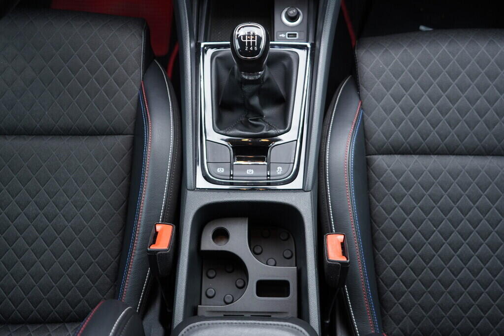 OV190V09657_34.webp_KAROQ Edition 100 1.6 TDI 85 kW manuál