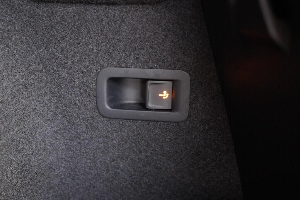 OV190V09657_39.webp_KAROQ Edition 100 1.6 TDI 85 kW manuál