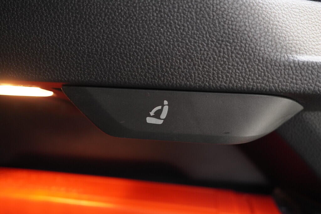 OV190V09657_40.webp_KAROQ Edition 100 1.6 TDI 85 kW manuál