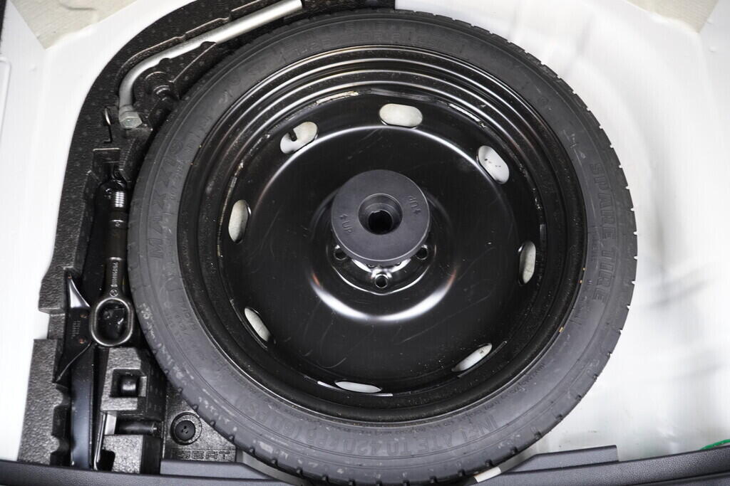 OV190V09657_41.webp_KAROQ Edition 100 1.6 TDI 85 kW manuál