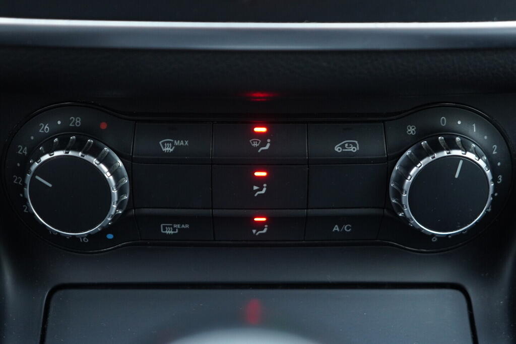 OV190V09659_31.webp_GLA Style 1.6  115 kW manuál