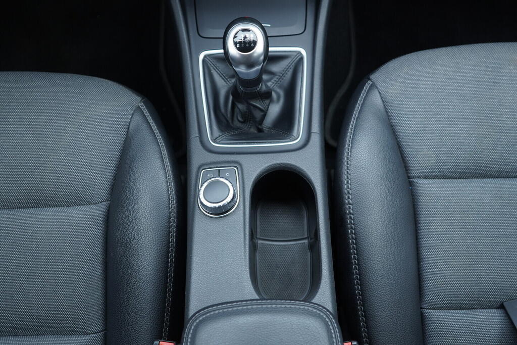 OV190V09659_32.webp_GLA Style 1.6  115 kW manuál