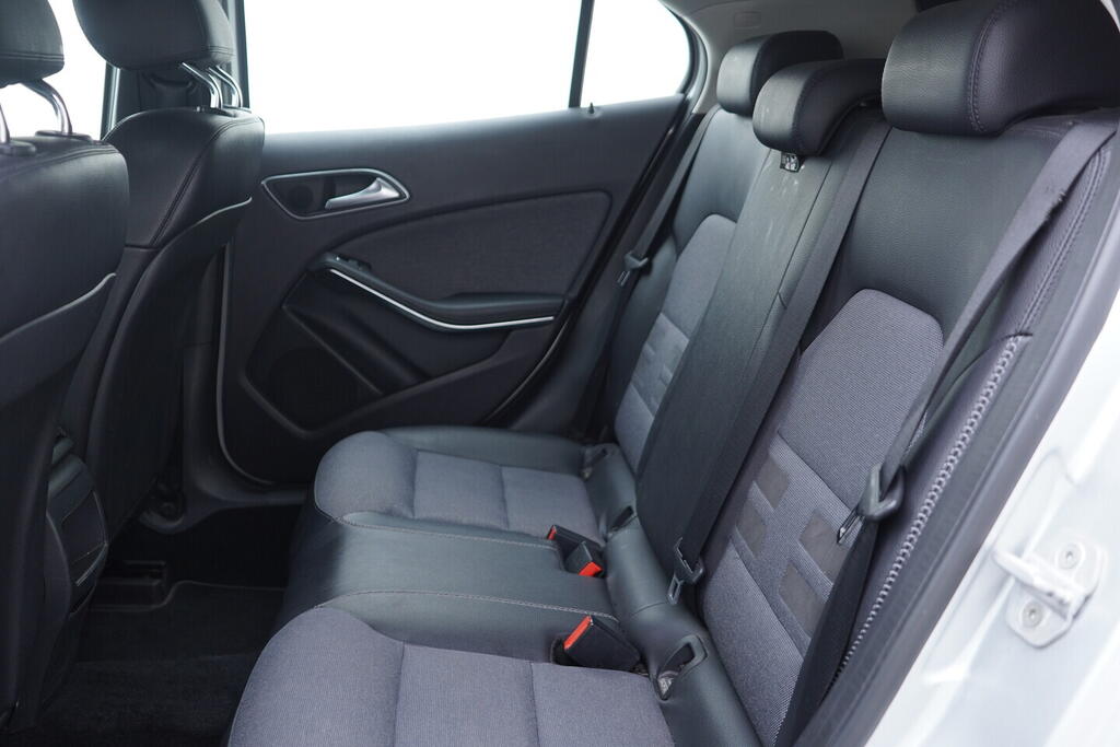 OV190V09659_35.webp_GLA Style 1.6  115 kW manuál