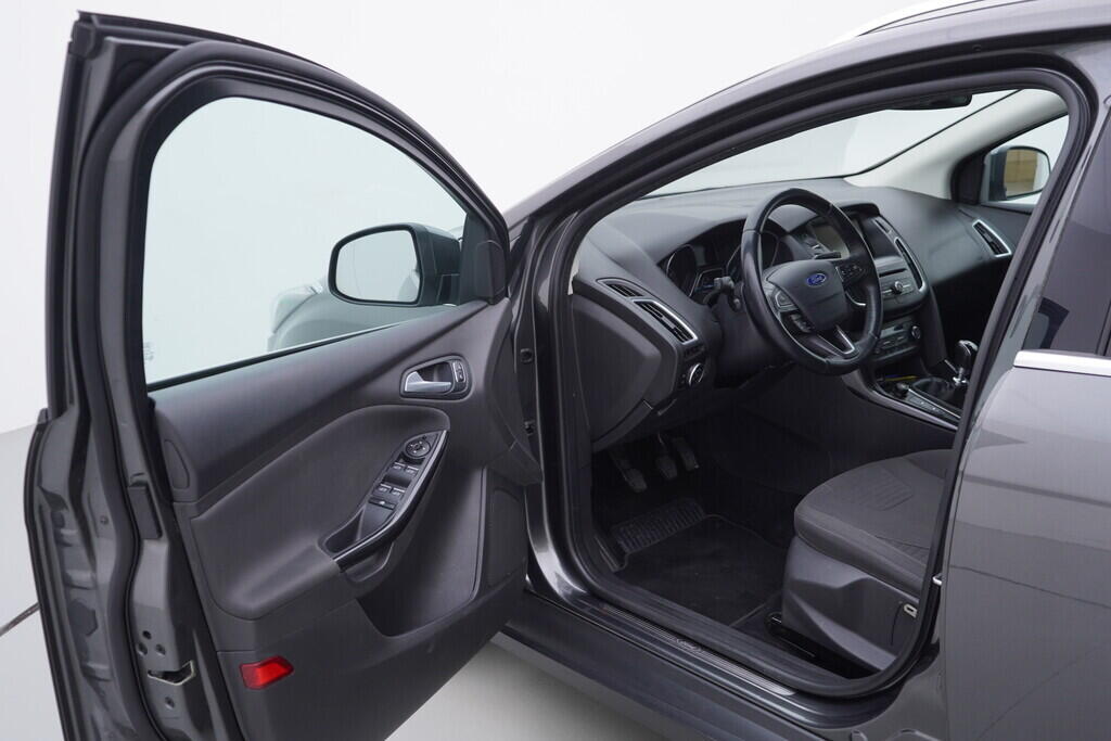 OV190V09661_18.webp_FOCUS Titanium 1.5  110 kW manuál