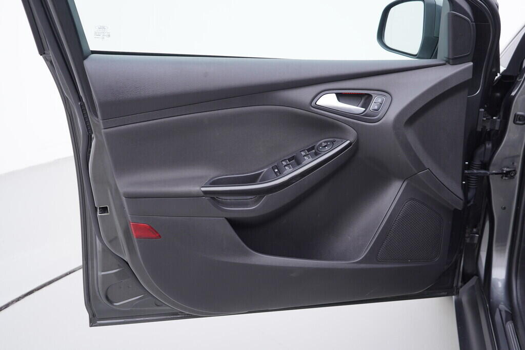 OV190V09661_19.webp_FOCUS Titanium 1.5  110 kW manuál