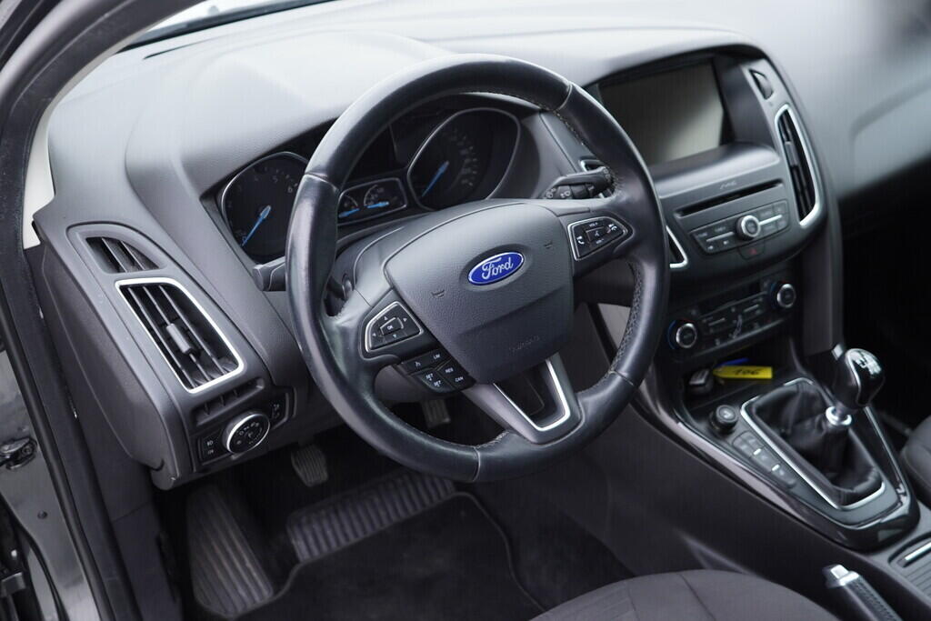 OV190V09661_21.webp_FOCUS Titanium 1.5  110 kW manuál