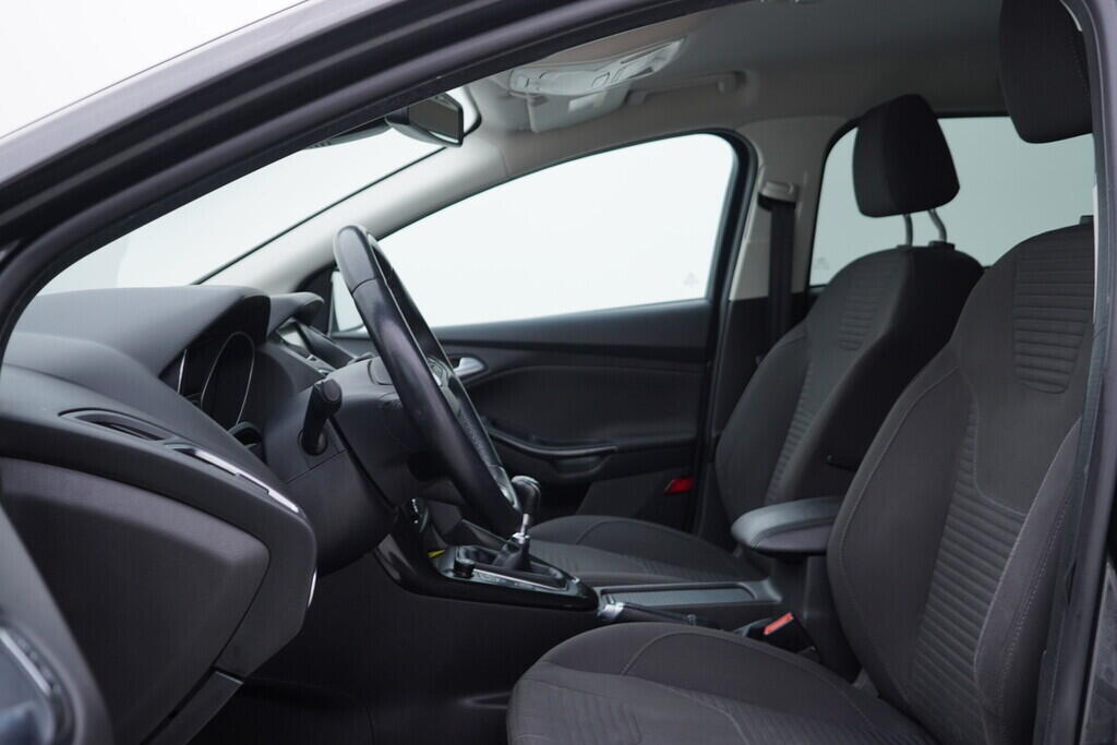 OV190V09661_22.webp_FOCUS Titanium 1.5  110 kW manuál