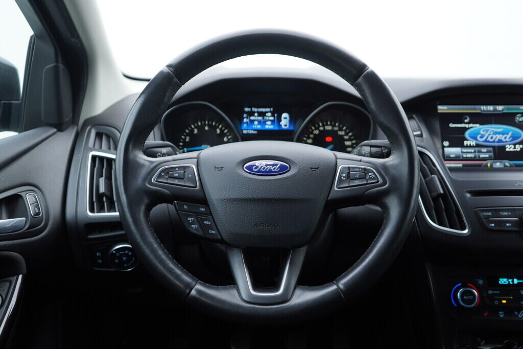 OV190V09661_26.webp_FOCUS Titanium 1.5  110 kW manuál