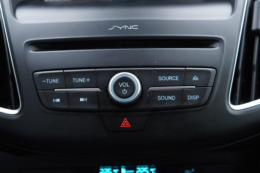 OV190V09661_30.webp_FOCUS Titanium 1.5  110 kW manuál