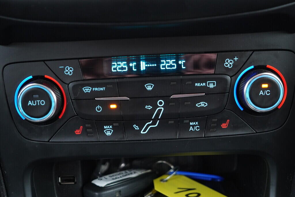 OV190V09661_31.webp_FOCUS Titanium 1.5  110 kW manuál