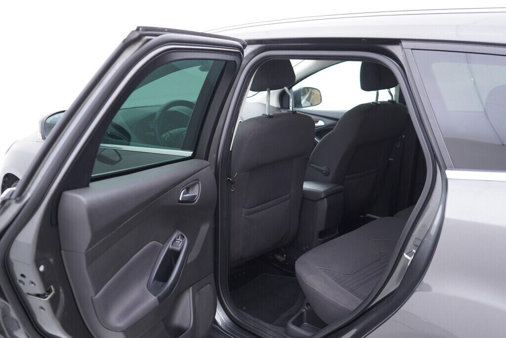 OV190V09661_33.webp_FOCUS Titanium 1.5  110 kW manuál