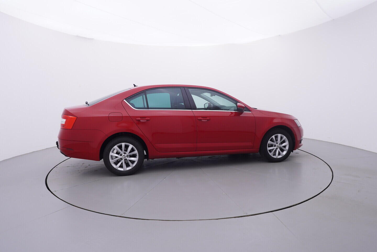 OV190V09665_15.webp_OCTAVIA Bussines 1.0 TSI 85 kW manuál