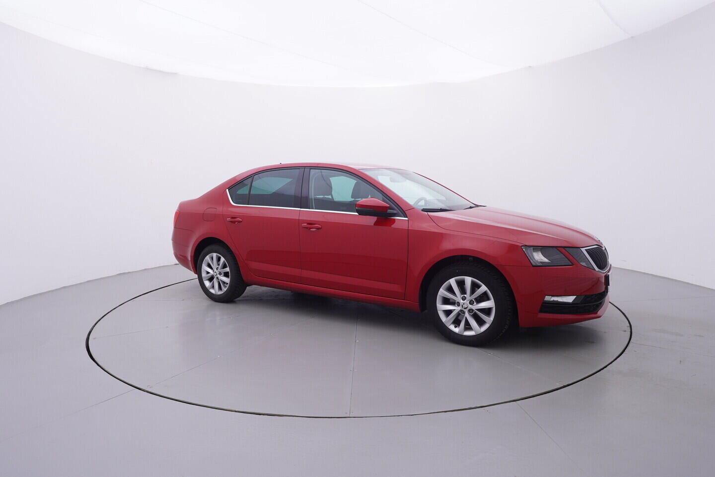 OV190V09665_16.webp_OCTAVIA Bussines 1.0 TSI 85 kW manuál