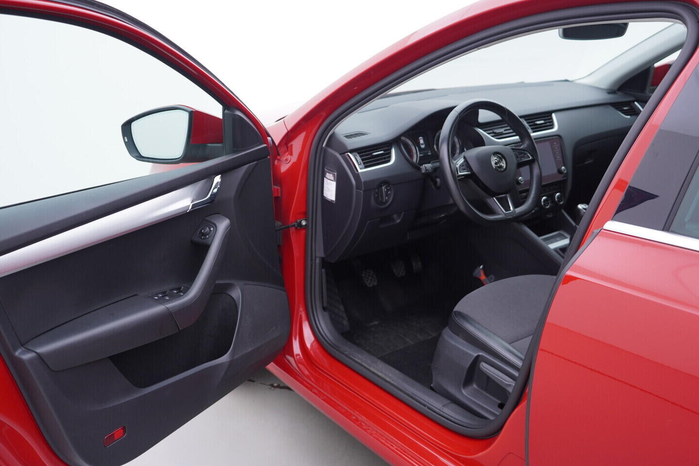 OV190V09665_18.webp_OCTAVIA Bussines 1.0 TSI 85 kW manuál