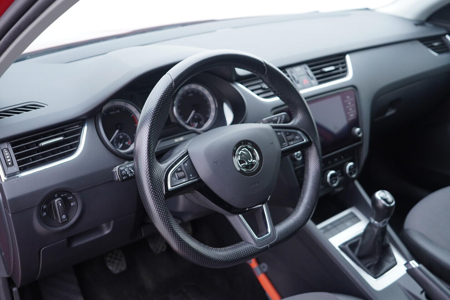 OV190V09665_22.webp_OCTAVIA Bussines 1.0 TSI 85 kW manuál