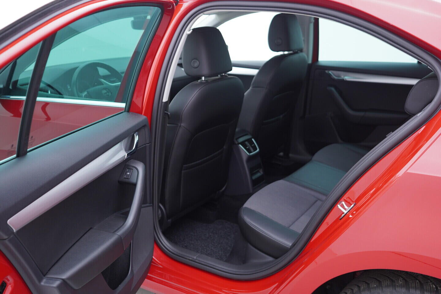 OV190V09665_35.webp_OCTAVIA Bussines 1.0 TSI 85 kW manuál