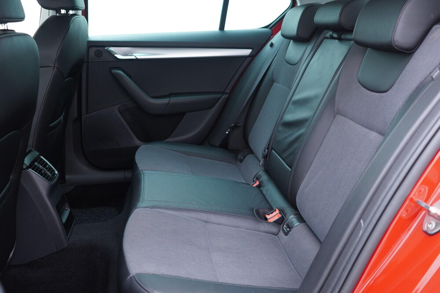 OV190V09665_37.webp_OCTAVIA Bussines 1.0 TSI 85 kW manuál