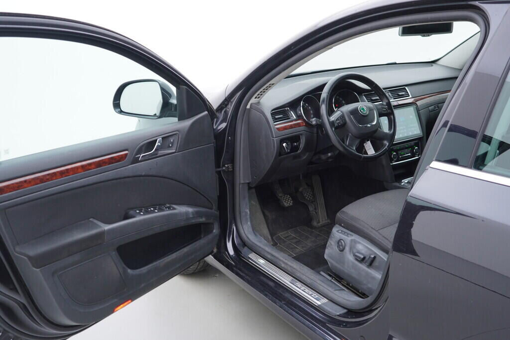 OV190V09670_18.webp_SUPERB Elegance 2.0 TDI 125 kW manuál