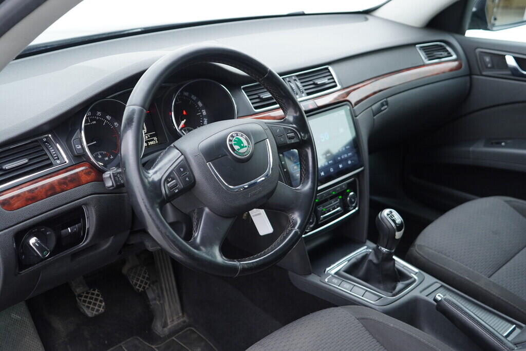 OV190V09670_22.webp_SUPERB Elegance 2.0 TDI 125 kW manuál