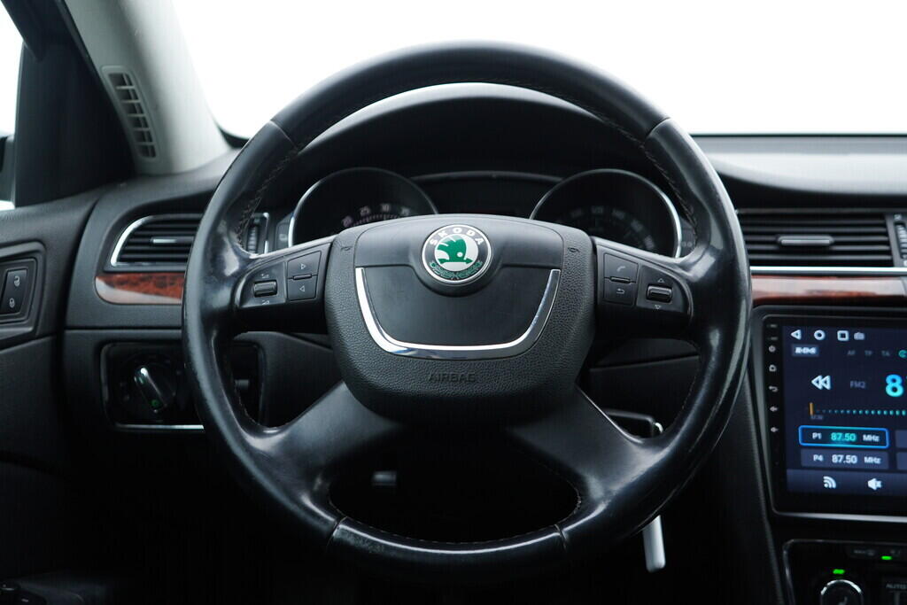 OV190V09670_27.webp_SUPERB Elegance 2.0 TDI 125 kW manuál