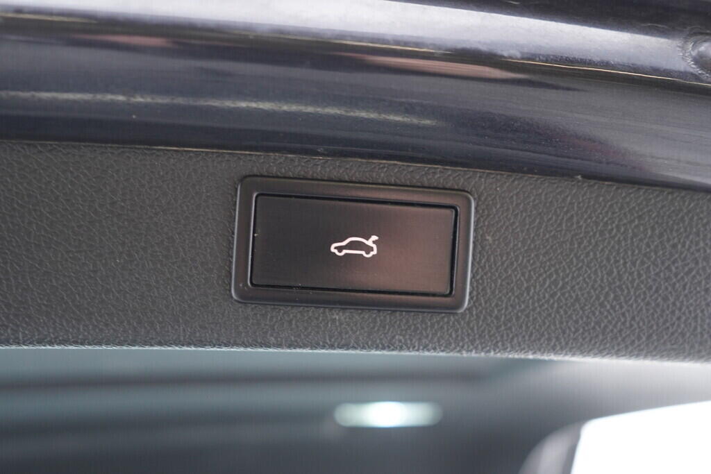 OV190V09670_37.webp_SUPERB Elegance 2.0 TDI 125 kW manuál