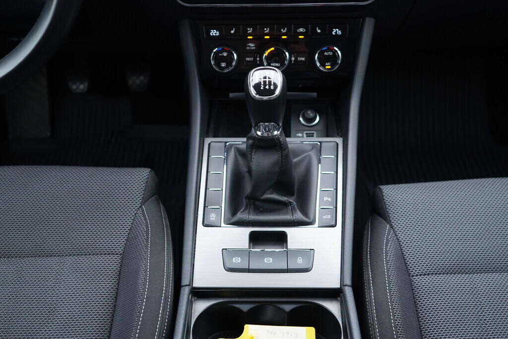 OV190V09671_35.webp_SUPERB Style 1.5 TSI 110 kW manuál, DPH