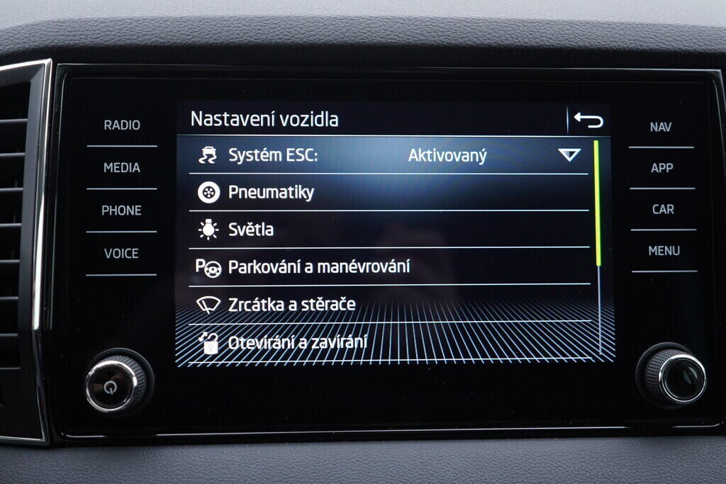 OV190V09672_31.webp_KAROQ Style 2.0 TDI 85 kW automat, DPH